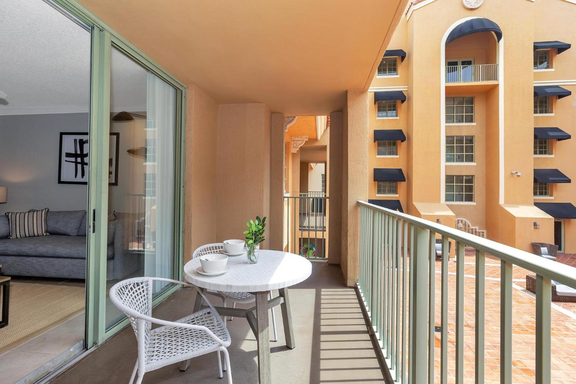 Dharma Home Suites Coral Gables At Gables Grand Plaza Miami Rom bilde